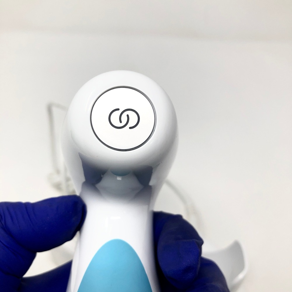 Nu Skin ageLOC LumiSpa Facial Cleansing Device White Blue with Charging Base - Picture 4 of 11